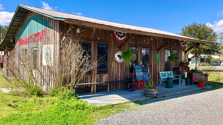 Rustic wood building, Marsh Hen Mill roadside market