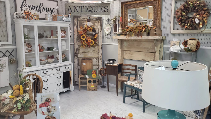 Riverside Antiques interior